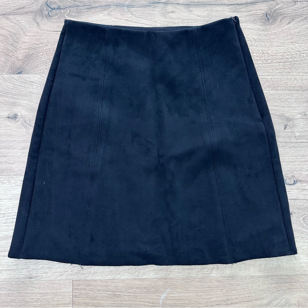 ARITZIA - BABATON - SUEDE SKIRT - BLACK - SIZE 2 - LIKE NEW!